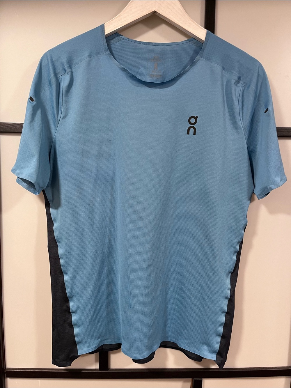 ON Performance Men's Light Blue Short Sleeve Running Shirt Size Medium